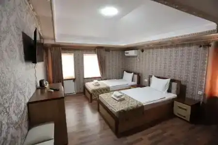 Hilton Plaza 777 - 18