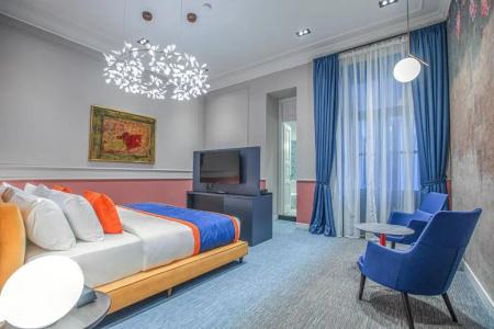 Heritage and Suites - 11