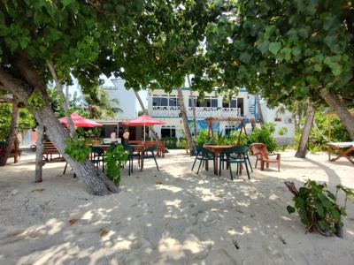 Batuta Maldives Surf View - 14