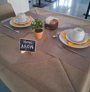 Aron - 7