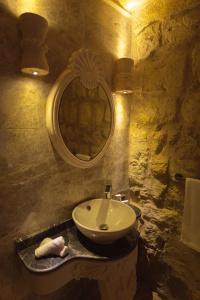 Solo Cave Suites - 9