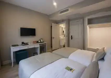 Le Petit Palace - Special Category - 56
