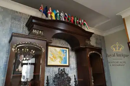 Royal Antique - 5