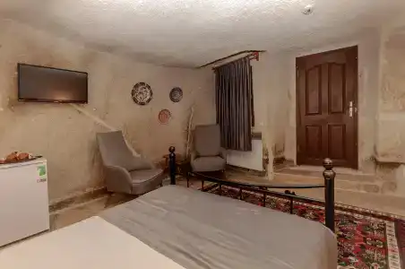 Nessa Cave - 9