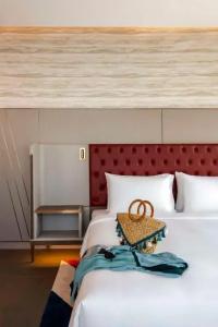 Hyatt Centric Jumeirah Dubai - 8