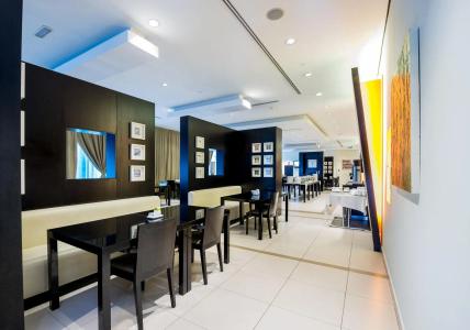 Holiday Inn Express Dubai Internet City, an IHG - 3
