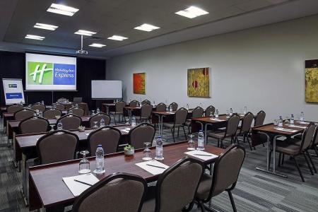 Holiday Inn Express Dubai Internet City, an IHG - 9