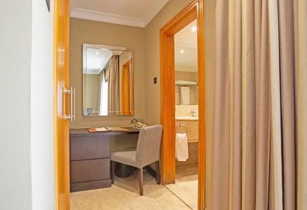 Dubai Marine Beach Resort & Spa - 78