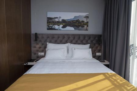 H41 Luxury Suites - 13