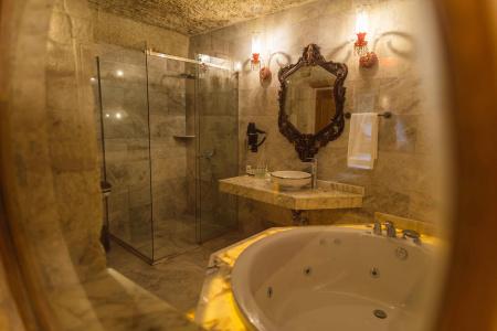 Solo Cave Suites - 123