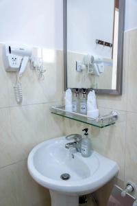 Sunny Palms Beach Bungalows - 45
