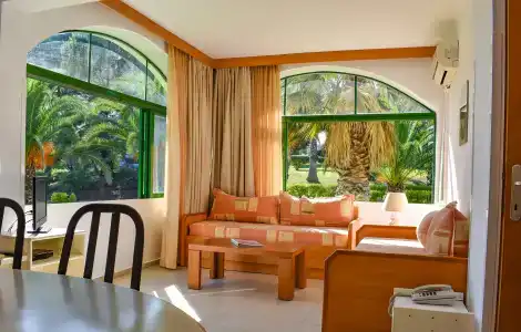 Govino Bay - 0