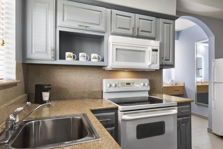 Days Inn & Suites by Wyndham Houston Hobby Airport - 14