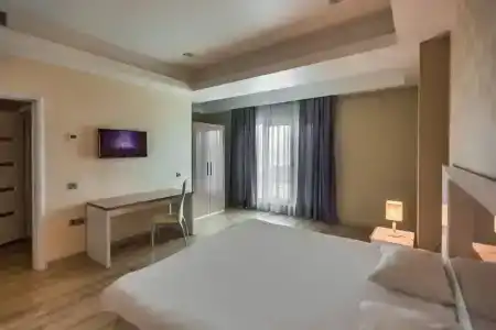 Diplomat Suites - 27