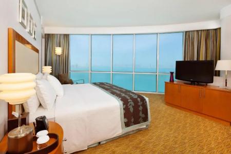 Hilton - 13