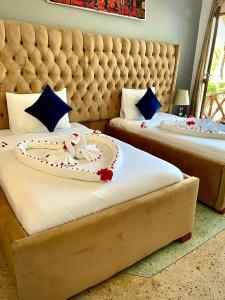 Sunny Palms Beach Bungalows - 33