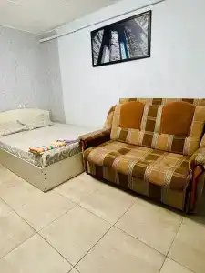 Eleni - 25