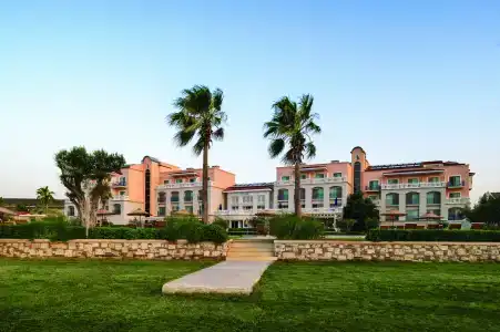 DoubleTree by Hilton Cesme Alacati Beach Resort - 11