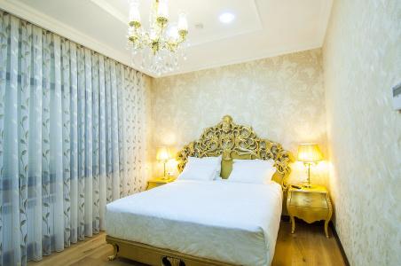 Royal Residence - 122