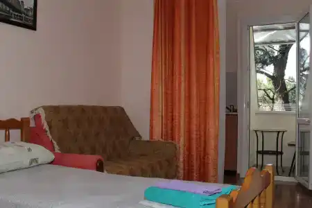 Eleni - 12