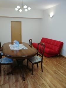 В центре + - 28