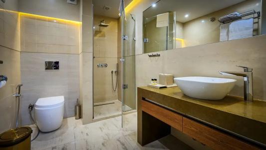 Golden Palace - 102