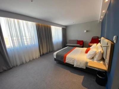 Holiday Inn Express Almaty - 25
