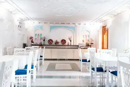 Caravan Serail - 13