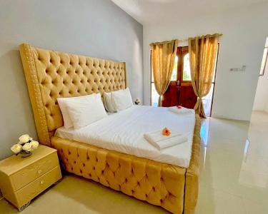 Sunny Palms Beach Bungalows - 18