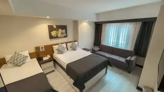 Devin Otel - 10