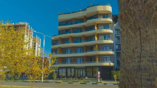 Boulevardside - 72