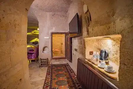 Royal Cave - 106