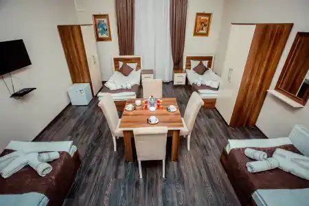 Grand Qafqaz Hostel - 9