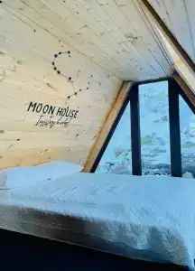 MoonHouse - 1