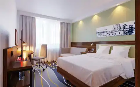 Hampton by Hilton - 18