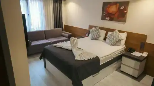 Devin Otel - 4