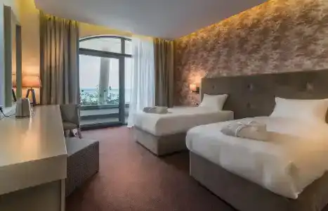 The Grand Gloria - 15