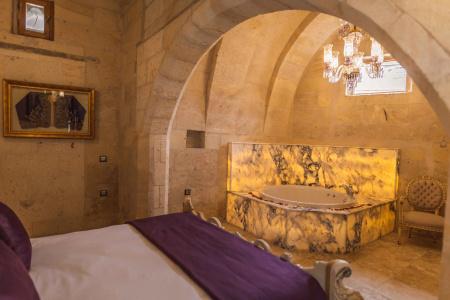 Solo Cave Suites - 142