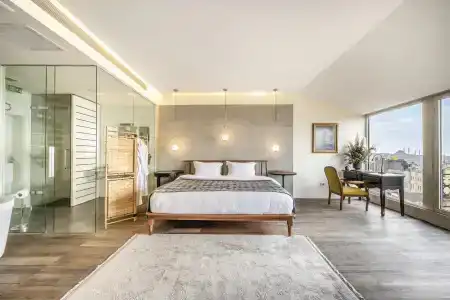 Ansen and Suites - 206