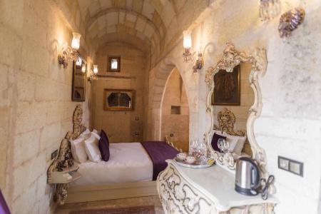 Solo Cave Suites - 140