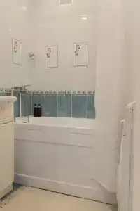 в центре - 12