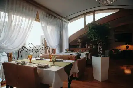 Bayil Breeze & Restaurant - 4