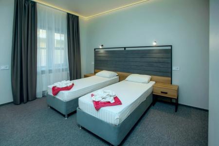 RedHouse - 183
