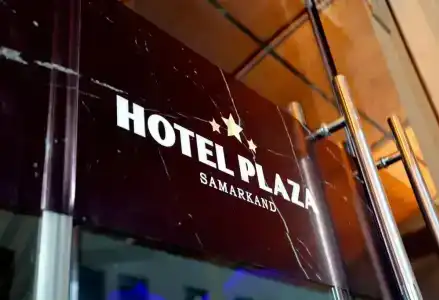 Hilton Plaza 777 - 1