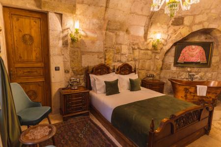Solo Cave Suites - 1