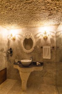 Solo Cave Suites - 108