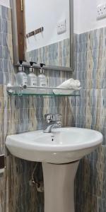 Sunny Palms Beach Bungalows - 27
