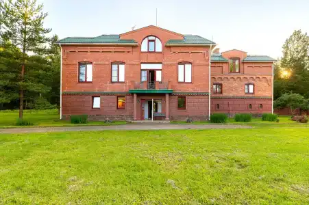 Дом с бассейном сауной и огромной территорией - 30