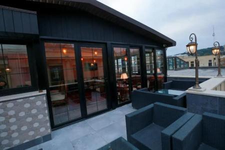 West Inn - 30
