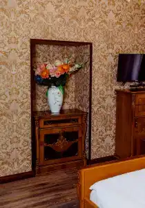 Royal Antique - 45
